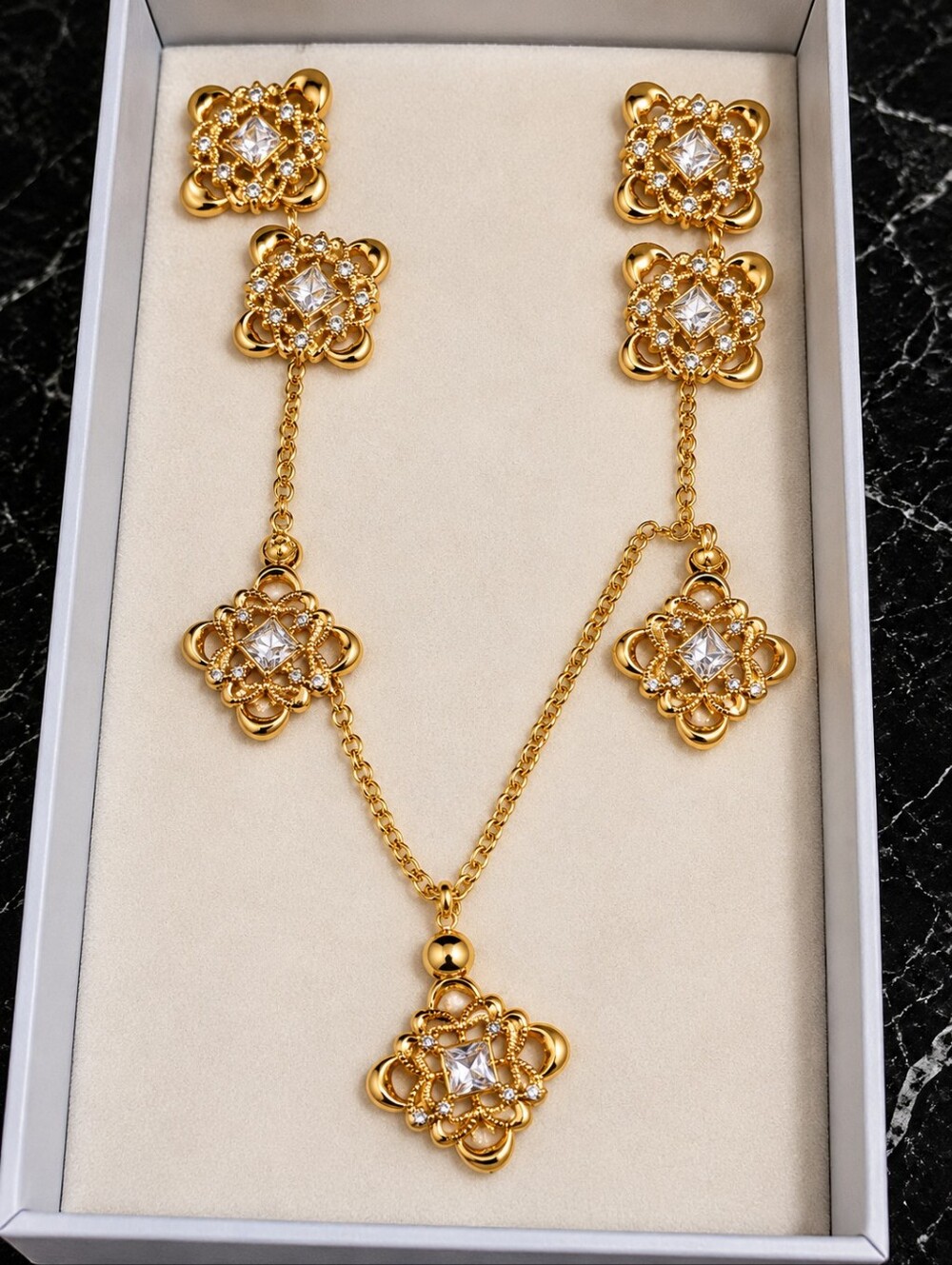 22kgp Dubai Jewelry- Gold Necklace with Intricate Design